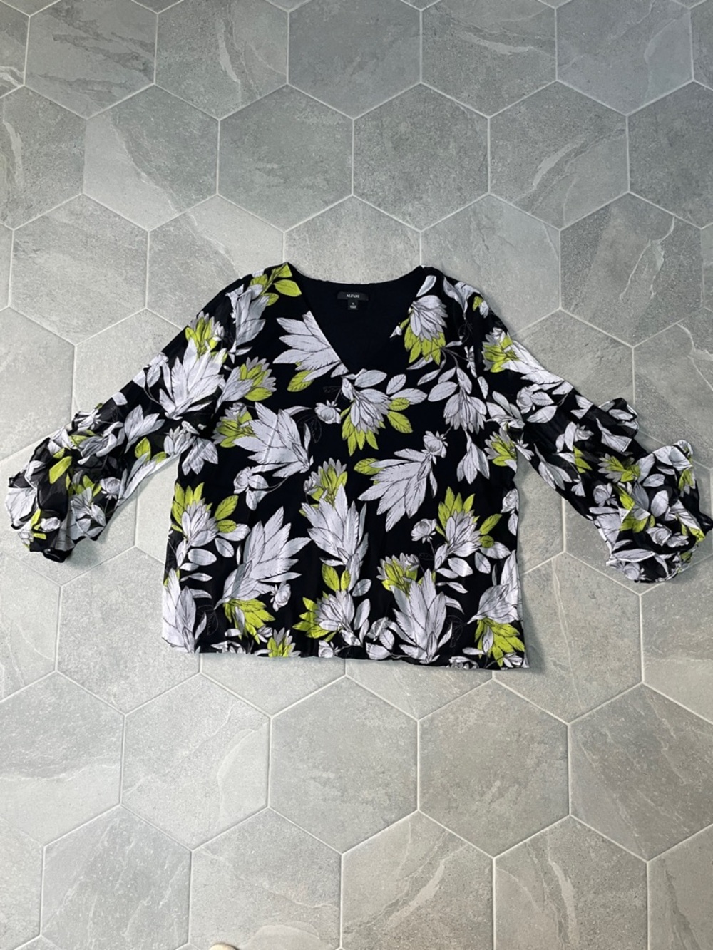 Alfani Floral Print Blouse – Women’s XL –Black with Lime & White Botanical Print